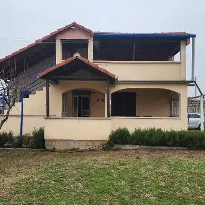 Lush Garden Villa Close to Airport with Hi-Speed Wifi