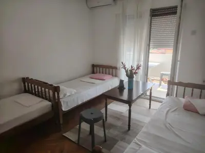 a room with two beds and a table and a window at Studio Dream III soba in Bar