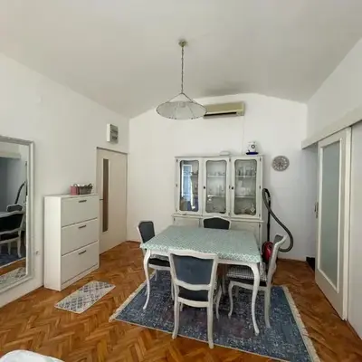 Nikola's apartment