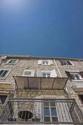 a building with a balcony on top of it at Piazza Apartments 2 in Petrovac na Moru