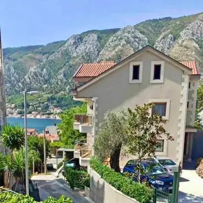 Spacious two bedroom apartment with free parking