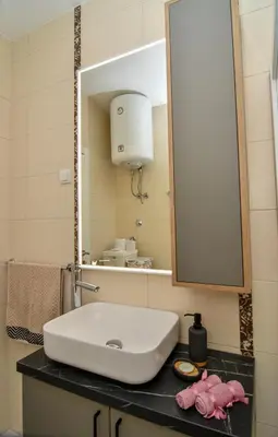 a bathroom with a sink and a mirror at Moderan dvosoban stan in Budva