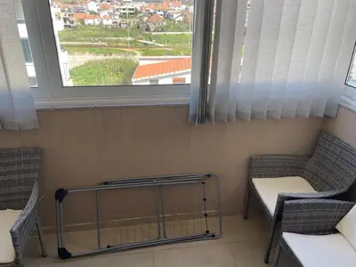 a waiting room with two chairs and a window at Apartment with large living room in Bar