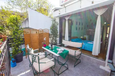 a patio with a table and chairs on a balcony at Studio Mimi City Center Bar in Bar