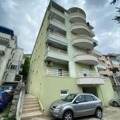 Quiet Studio Bečići Garage available 5 e per day