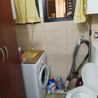 a bathroom with a washing machine and a toilet at Apartman ElaBi in Bar