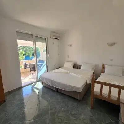 SHARRI Apartments
