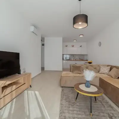 MM Apartments Brown