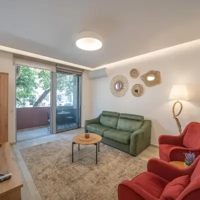 Martin di Cattaro-Cosy Retreat Steps from Old Town