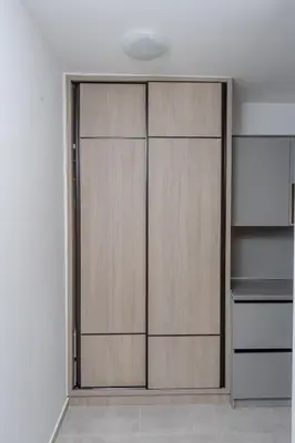 a closet with wooden doors in a room at Vanila Apartmani in Sutomore