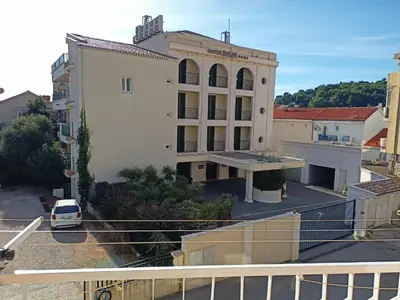 a white van parked in front of a building at Apartman Centar in Petrovac na Moru