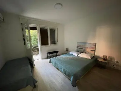a bedroom with a bed and a window at Apartment Mijuskovic in Kravlja