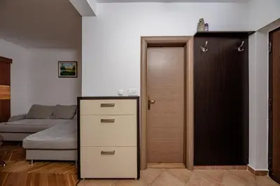 a room with a closet and a door with a bed at Alpha Centrum in Bar
