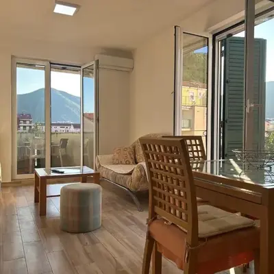 Green square apartment Budva