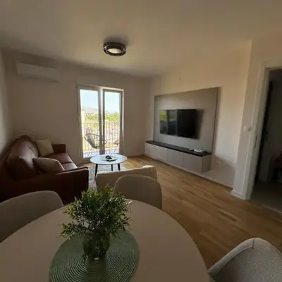 Apartment 43 with Garage