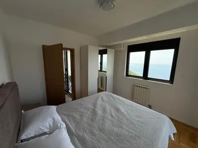 a bedroom with a bed and two windows at Alice in Seoca