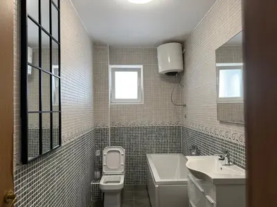 a bathroom with a toilet and a sink at Alice in Seoca