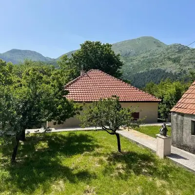 The Viewpoint House - Njeguši
