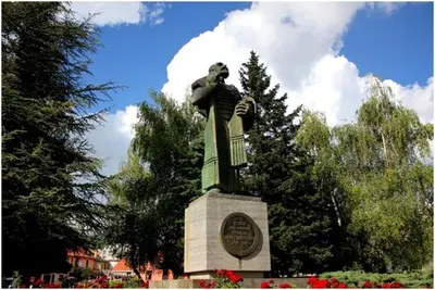 a statue of a person on top of a monument at Apartman Martinović in Cetinje