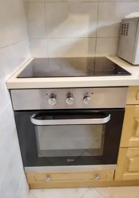 a stove top oven in a kitchen with a microwave at Apartments Lučijana in Budva