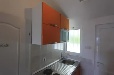 a kitchen with a sink and a microwave at Apartman Ksjusa in Sutomore