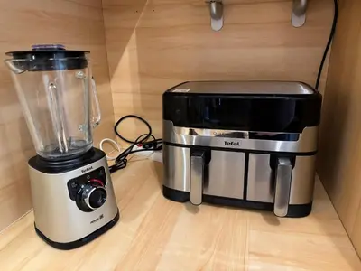 a blender and a coffee maker sitting on a counter at Tre Family in Budva