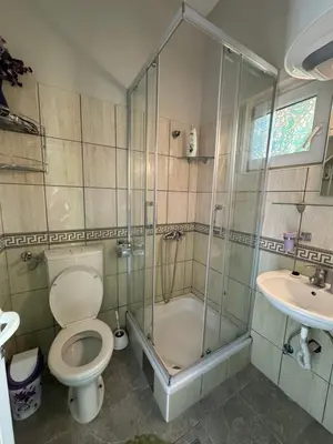 a bathroom with a shower and a toilet and a sink at Apartment Boka Heart in Plagente
