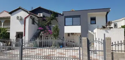 a white house with a fence in front of it at villa Magnolia in Donji Štoj