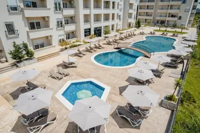 an aerial view of a hotel with a pool and umbrellas at Apartmants Taco Ulcinj in Ulcinj