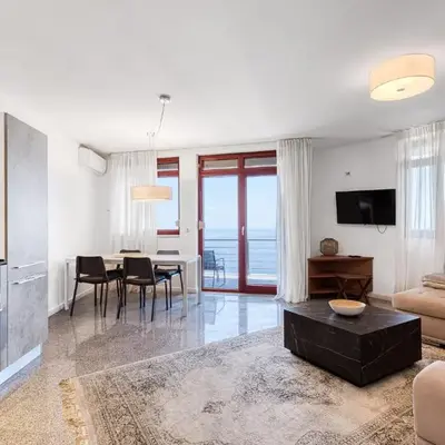 Blue Seacliff Luxe