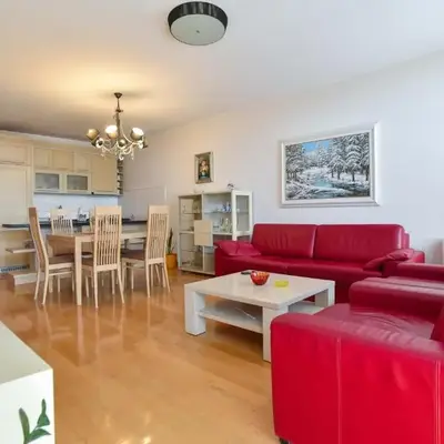 Central lux apt with garage