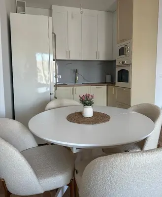 a white kitchen with a white table and chairs at Aurora Mare in Bar