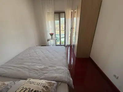 a white bed in a room with a window at Mia Bella in Bar
