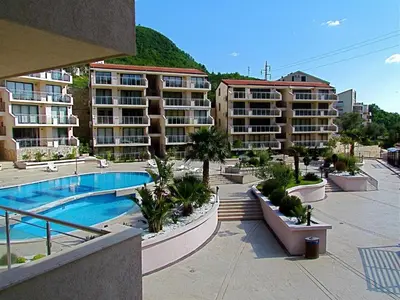 a resort with a swimming pool and some apartment buildings at Infinity Apartment Blue Horizont Przno in Kravlja