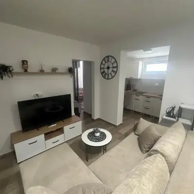 Cozy one bedroom apartment with parking