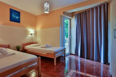 a room with two beds and a window at Fidel Apartment in Utjeha
