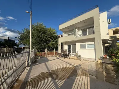 a white house with a fence in front of it at Villa Giovanna in Donji Štoj
