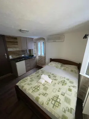 a small bedroom with a bed in a room at sar 4 in Kotor