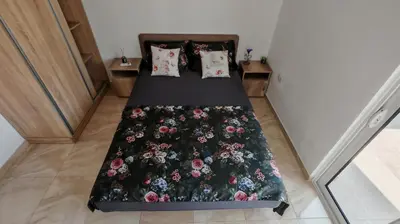an overhead view of a bed with a floral bedspread at Una in Bregvija