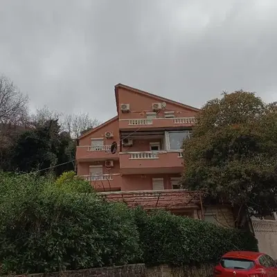 Una Apartments