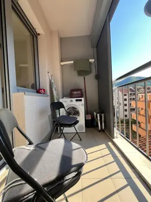 a balcony with a washing machine and a washer at Apartman Mega Budva in Budva
