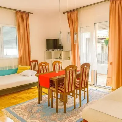Million Star Apartment