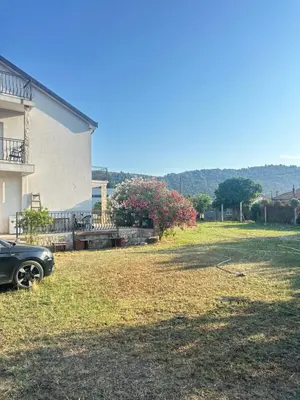 a car parked in a yard next to a house at Vila Dusan in Bar
