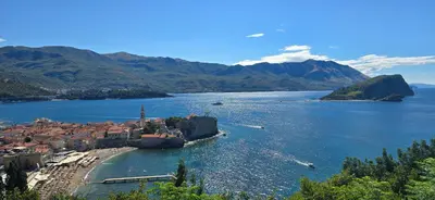 a small island in the middle of a body of water at Penthouse Traumblick Bečići in Budva