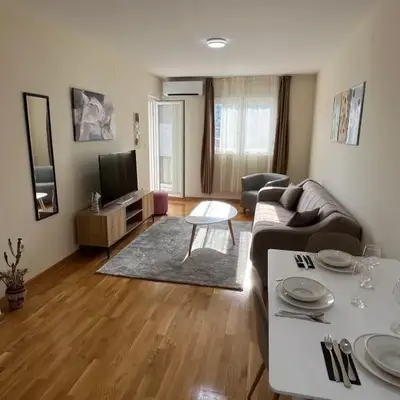 Dora apartment with terrace and parking