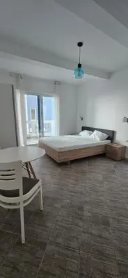 a bedroom with a bed and a table and a chair at Hotel Kunjui in Utjeha