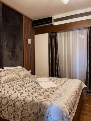 a bedroom with a bed and a window at Apartman Bulevar in Ulcinj