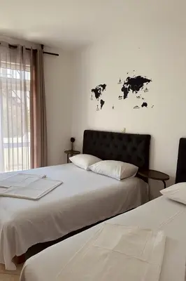 two beds sitting next to each other in a bedroom at Junto al mar in Ulcinj