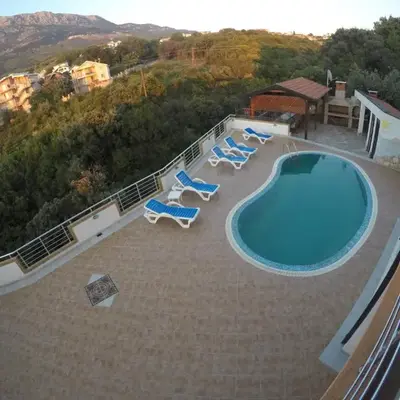 Belvedere Apartments with Seaview