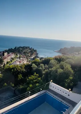 a swimming pool on top of a house with the ocean at New ROZANA in Ulcinj